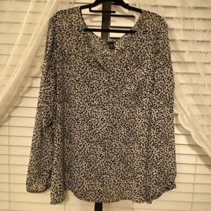 Torrid 4 Black/White hearts blouse